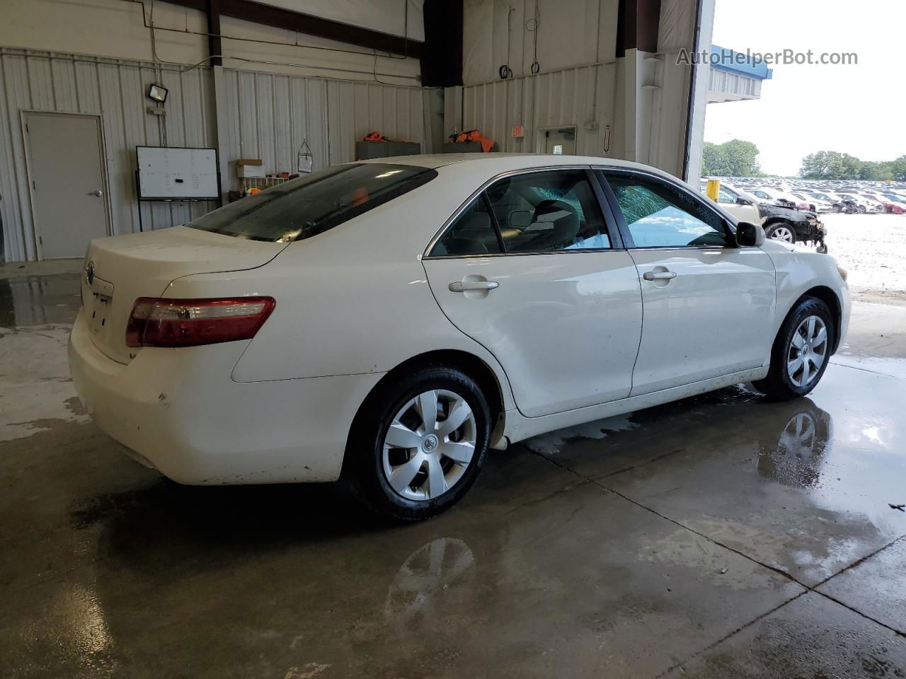 2009 Toyota Camry Base White vin: 4T4BE46K59R124024