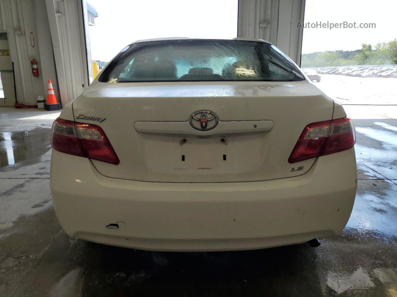 2009 Toyota Camry Base White vin: 4T4BE46K59R124024