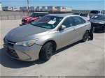 2016 Toyota Camry Le Tan vin: 4T4BF1FK0GR523013