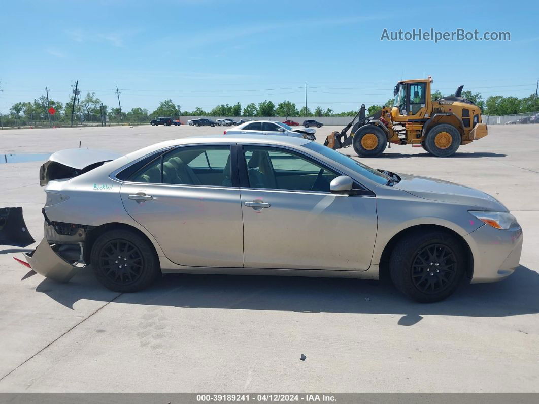 2016 Toyota Camry Le Tan vin: 4T4BF1FK0GR523013