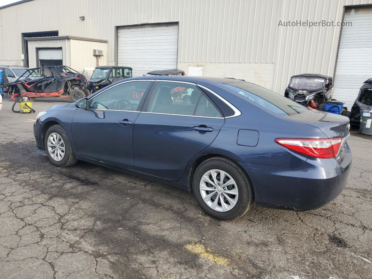 2016 Toyota Camry Le Синий vin: 4T4BF1FK0GR550602