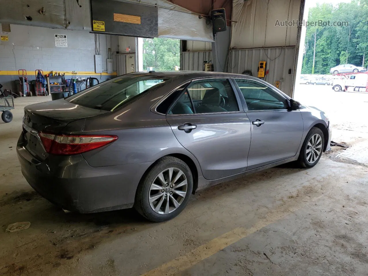 2016 Toyota Camry Le Серый vin: 4T4BF1FK0GR563964