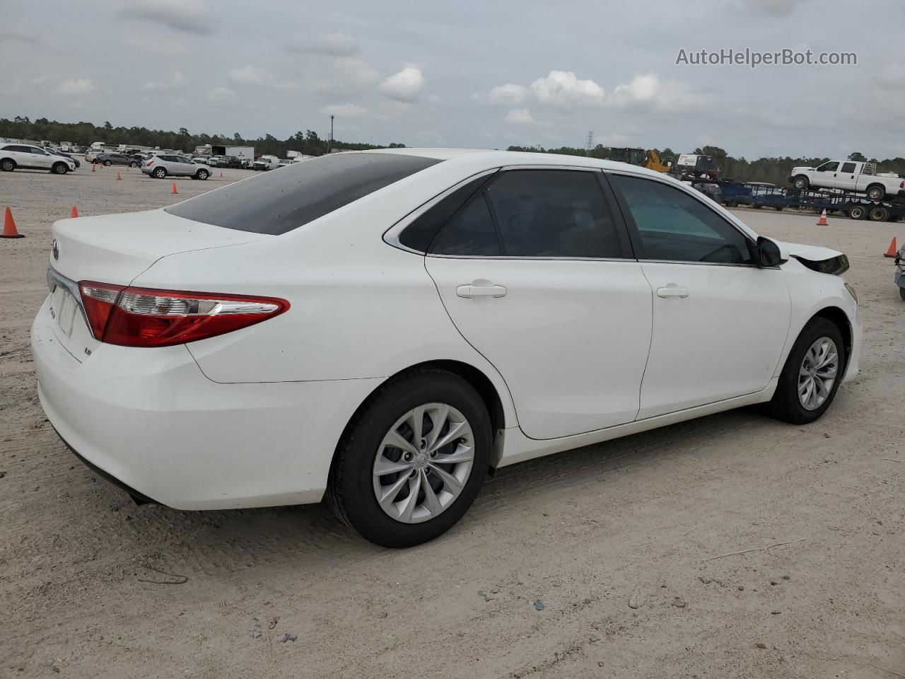 2016 Toyota Camry Le White vin: 4T4BF1FK1GR582605