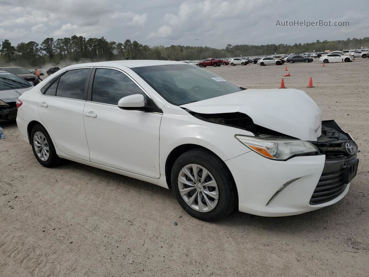 2016 Toyota Camry Le White vin: 4T4BF1FK1GR582605