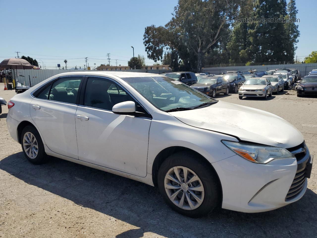 2016 Toyota Camry Le White vin: 4T4BF1FK2GR517150