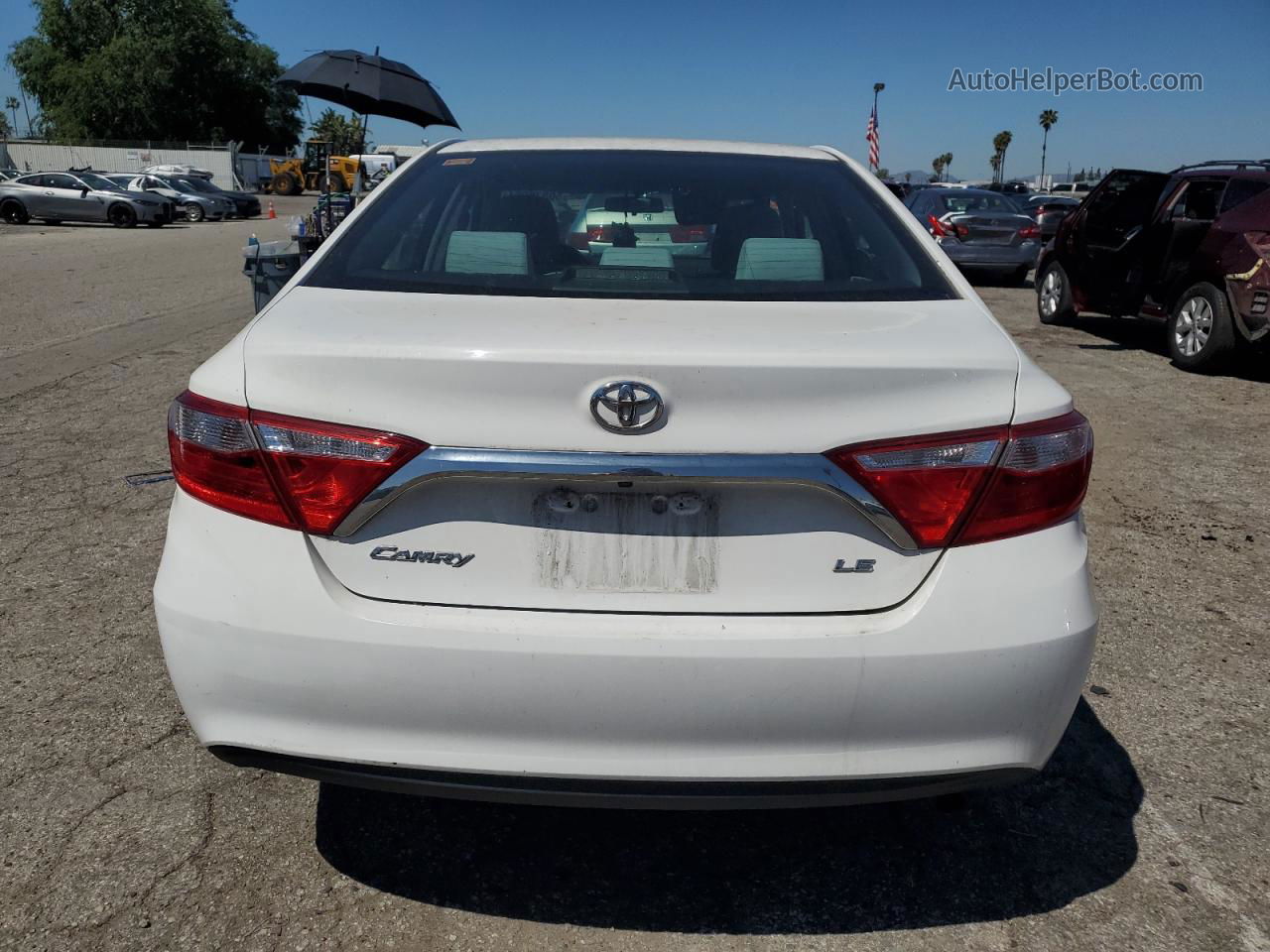 2016 Toyota Camry Le White vin: 4T4BF1FK2GR517150