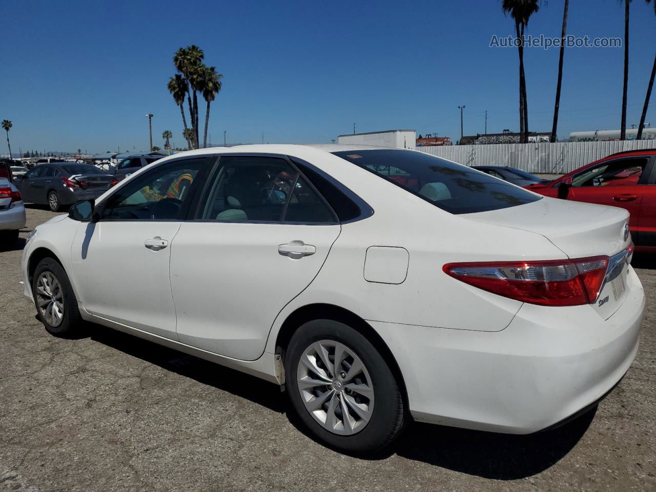 2016 Toyota Camry Le White vin: 4T4BF1FK2GR517150