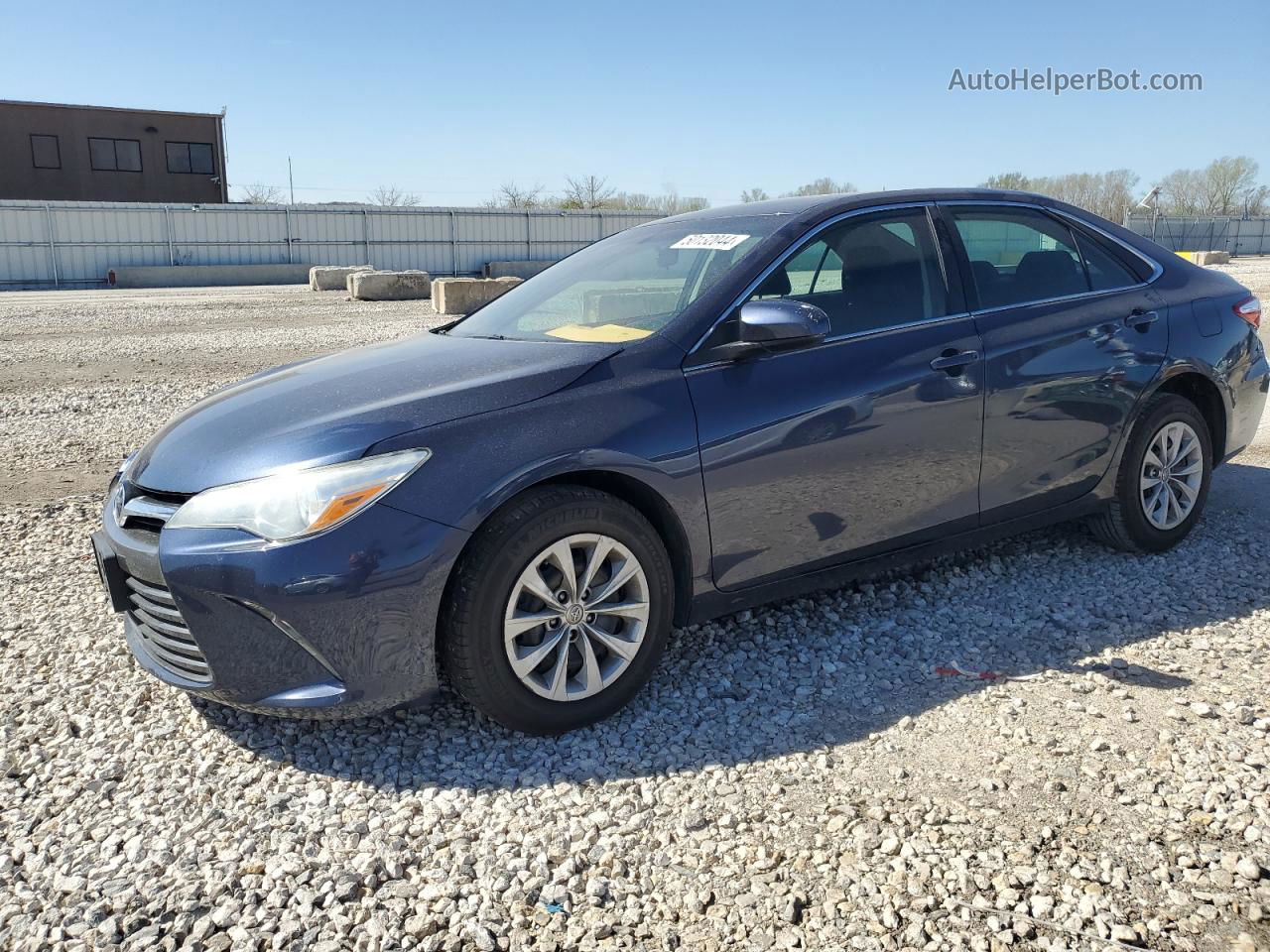 2016 Toyota Camry Le Blue vin: 4T4BF1FK2GR517438