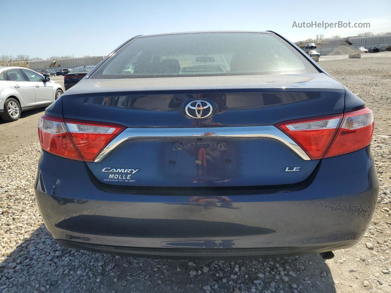 2016 Toyota Camry Le Blue vin: 4T4BF1FK2GR517438