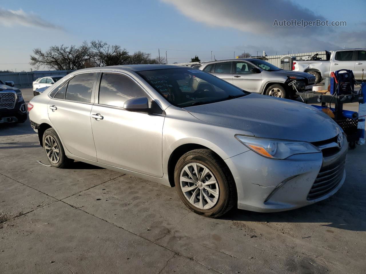 2016 Toyota Camry Le Silver vin: 4T4BF1FK2GR525961