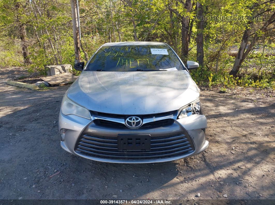 2016 Toyota Camry Le Серебряный vin: 4T4BF1FK3GR558578