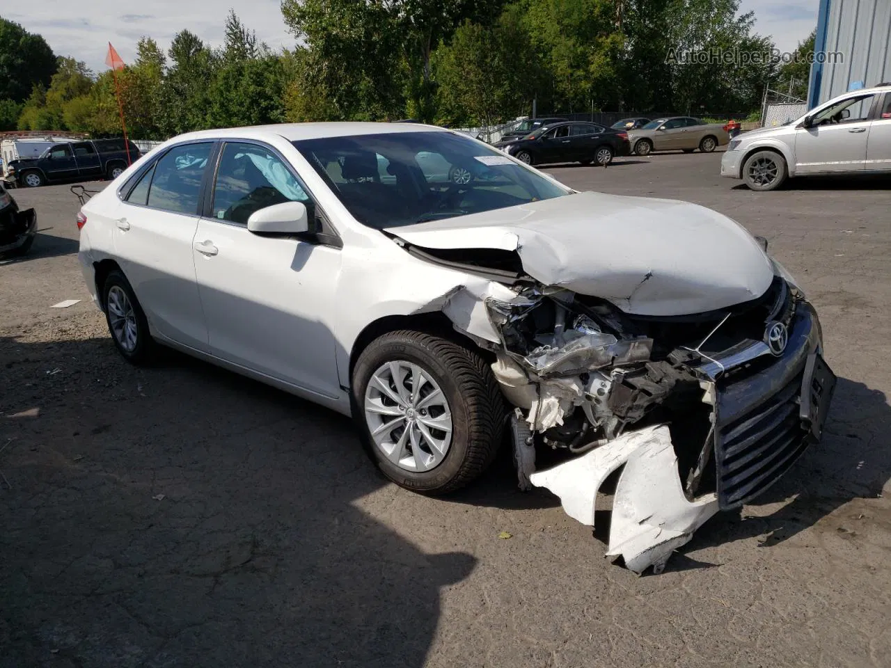 2016 Toyota Camry Le White vin: 4T4BF1FK3GR560279