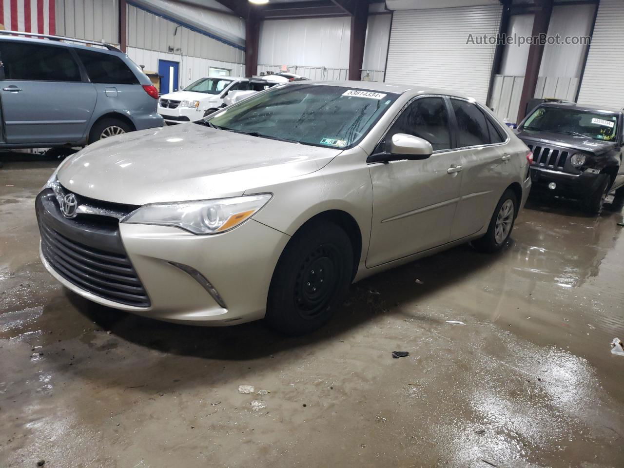 2016 Toyota Camry Le Tan vin: 4T4BF1FK3GR579284