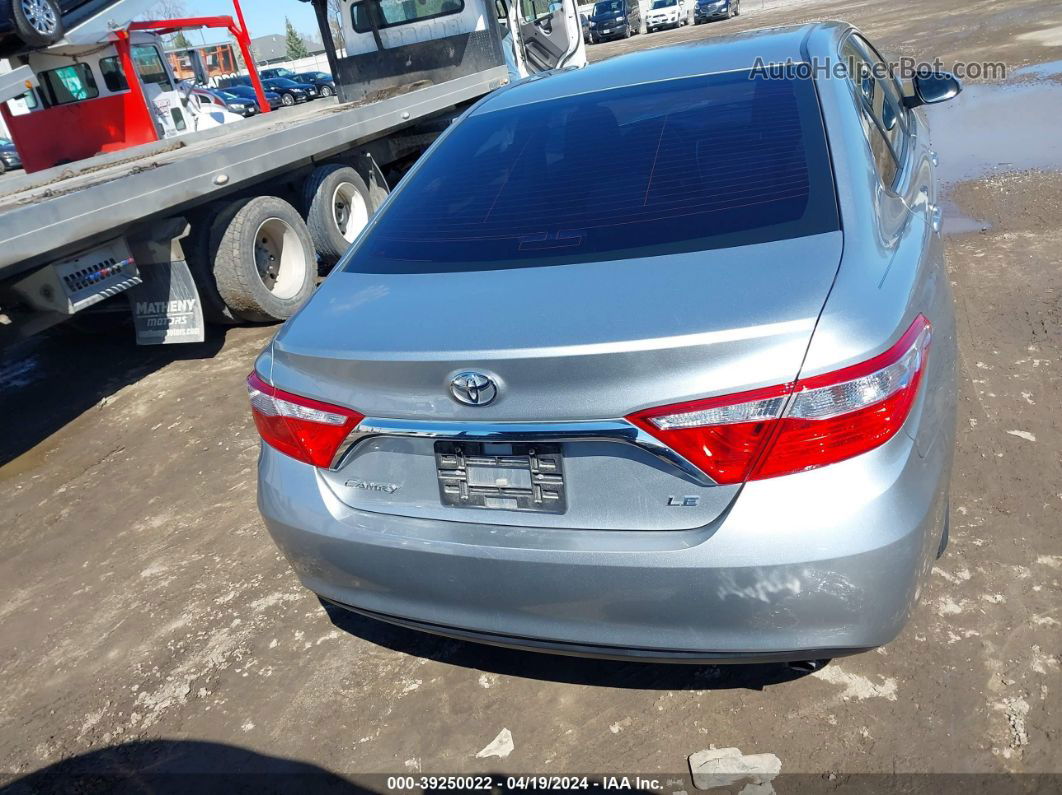 2016 Toyota Camry Le Серебряный vin: 4T4BF1FK3GR581293