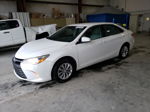 2016 Toyota Camry Le Белый vin: 4T4BF1FK4GR564146