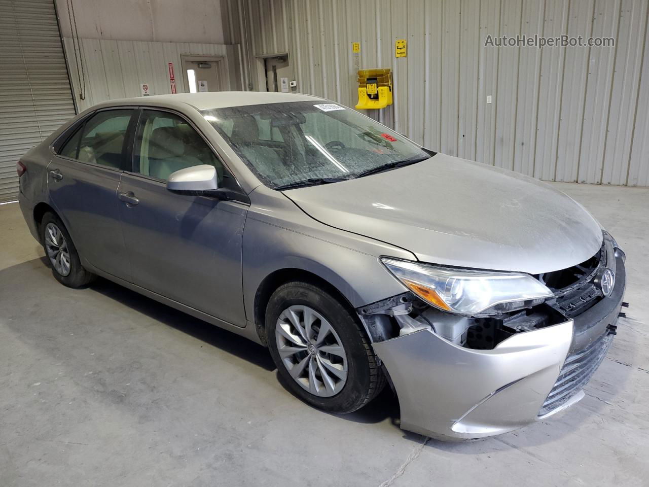 2016 Toyota Camry Le Silver vin: 4T4BF1FK5GR521404