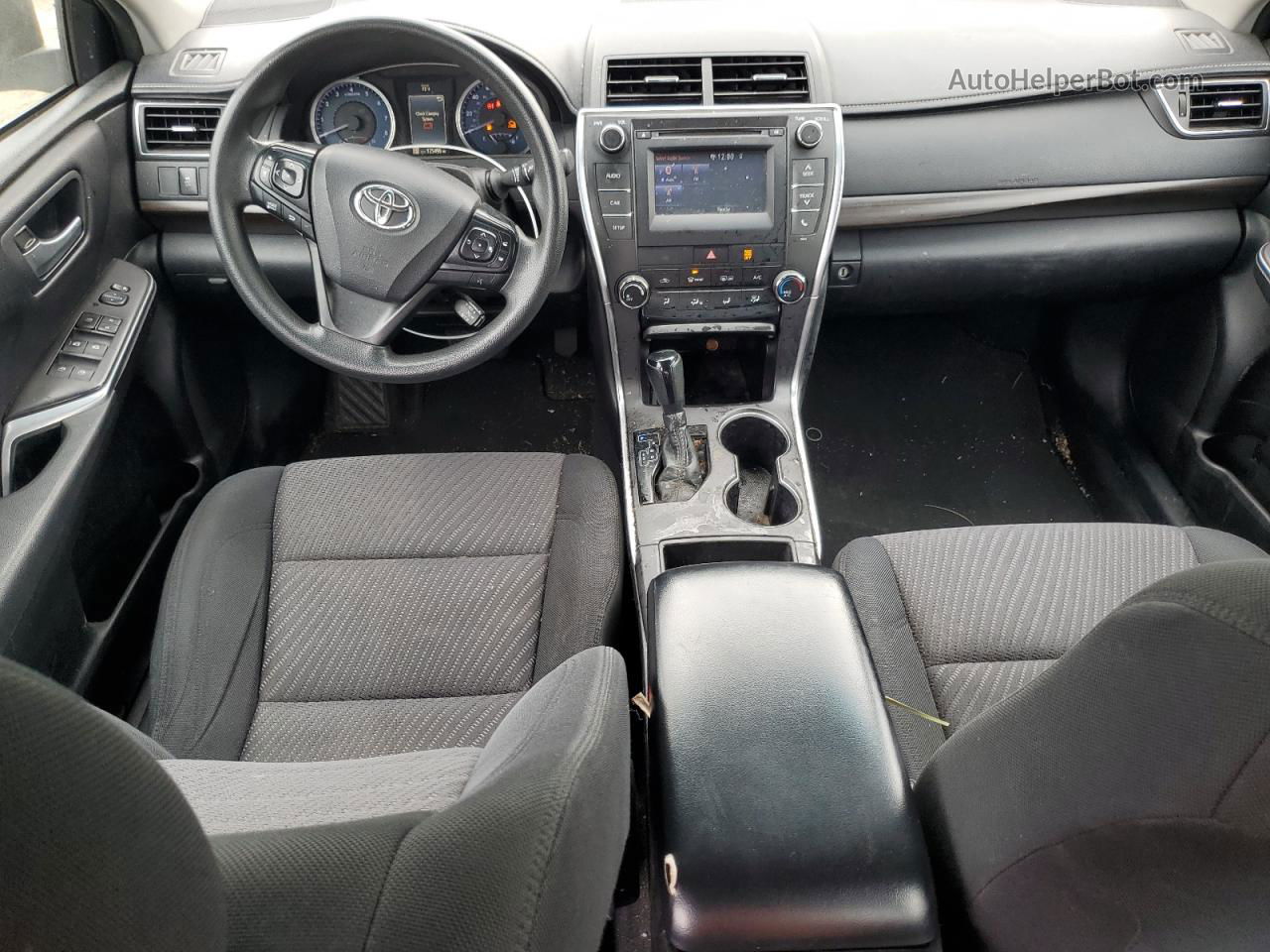 2016 Toyota Camry Le Серебряный vin: 4T4BF1FK6GR580624