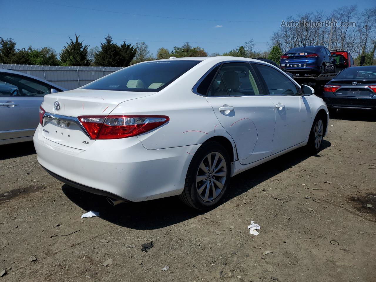 2016 Toyota Camry Le White vin: 4T4BF1FK8GR570130