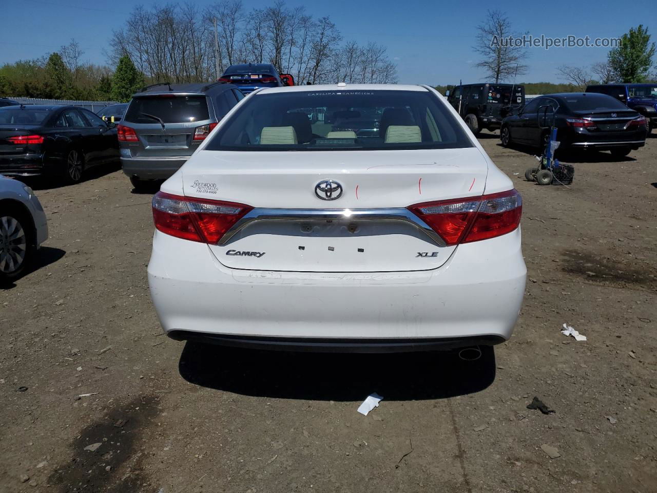 2016 Toyota Camry Le White vin: 4T4BF1FK8GR570130