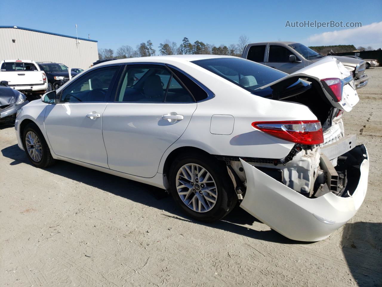 2016 Toyota Camry Le White vin: 4T4BF1FKXGR552020