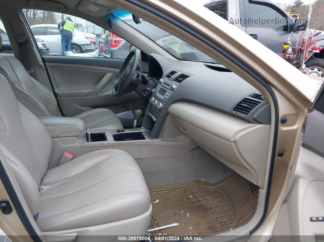 2011 Toyota Camry Le Gold vin: 4T4BF3EK6BR138223