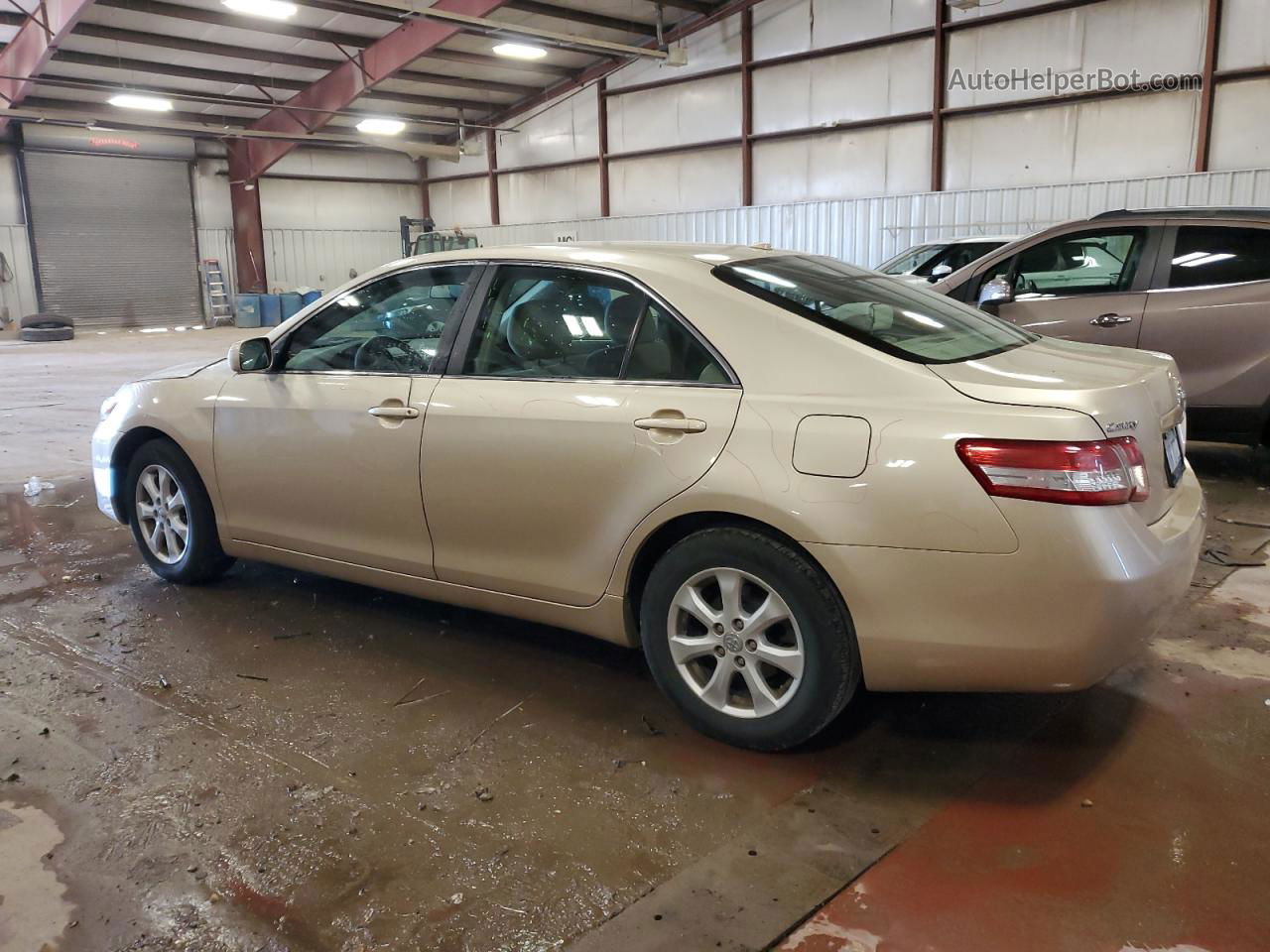 2011 Toyota Camry Base Золотой vin: 4T4BF3EK8BR162314