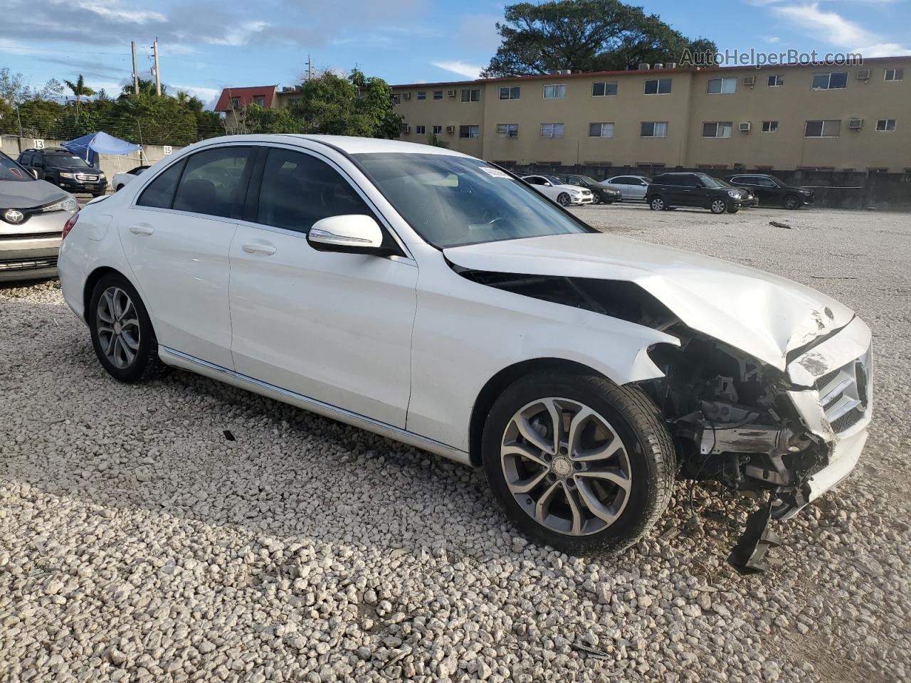 2015 Mercedes-benz C 300 White vin: 55SWF4JB0FU082918