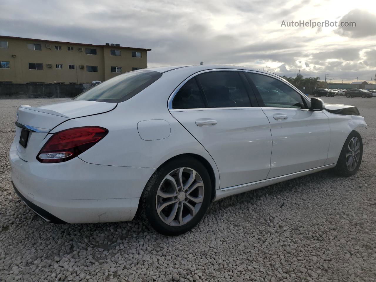 2015 Mercedes-benz C 300 White vin: 55SWF4JB0FU082918