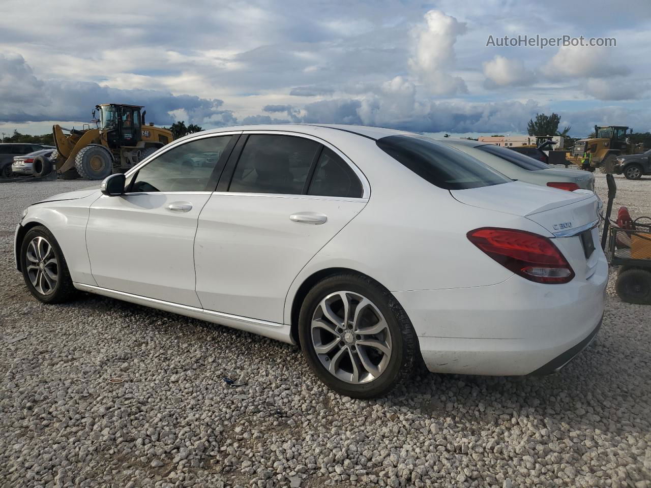 2015 Mercedes-benz C 300 White vin: 55SWF4JB0FU082918