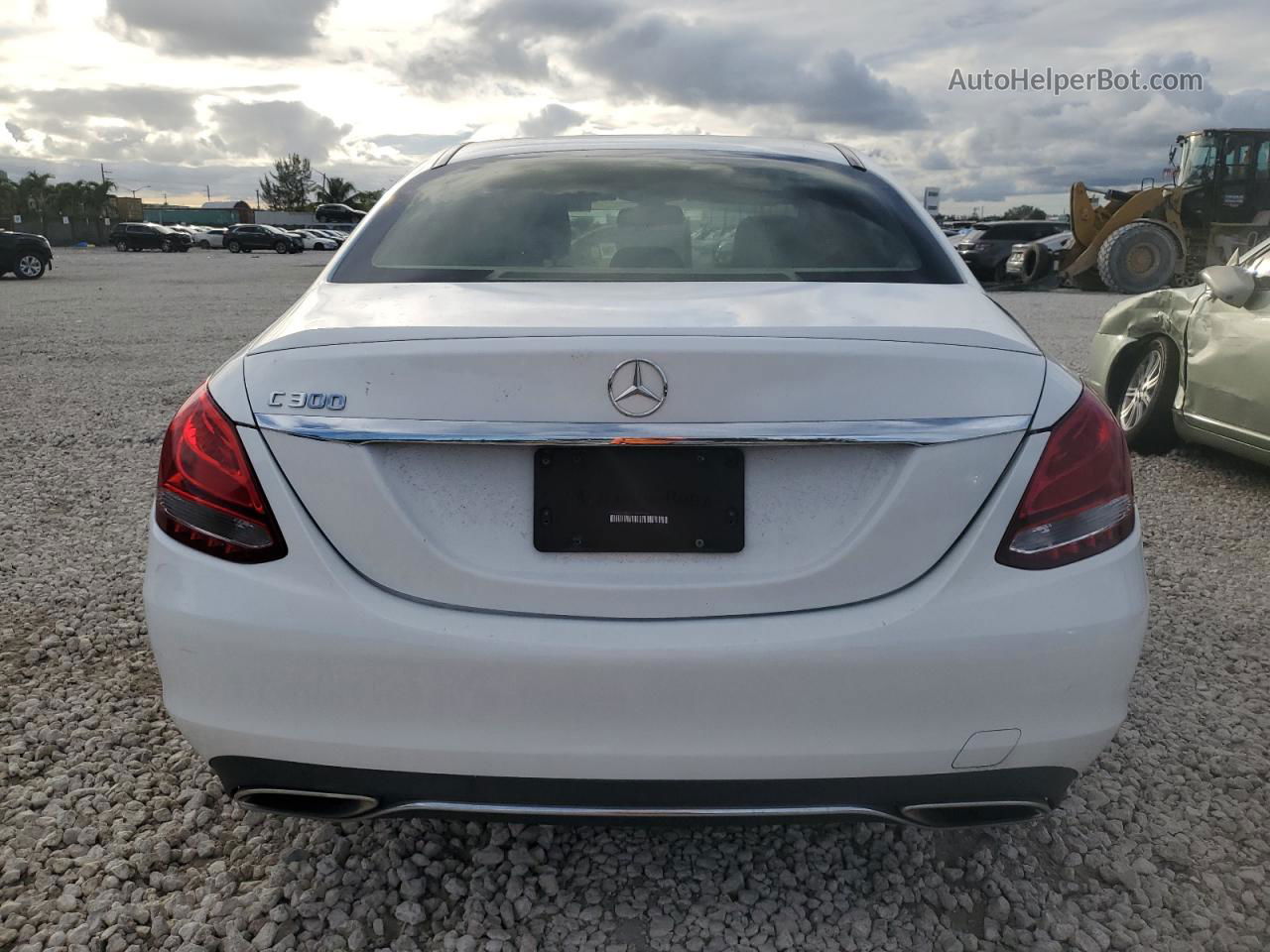 2015 Mercedes-benz C 300 White vin: 55SWF4JB0FU082918