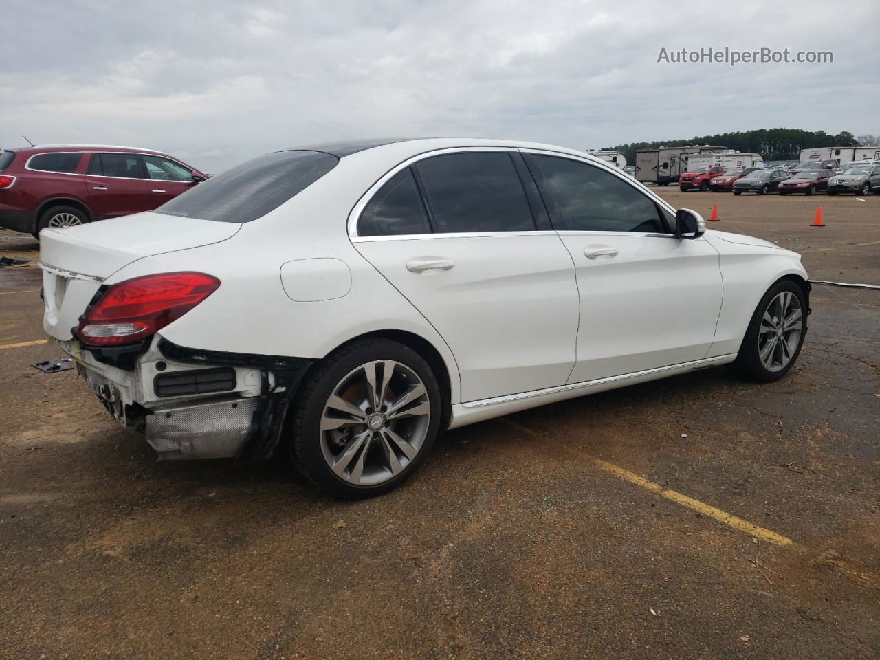 2015 Mercedes-benz C 300 White vin: 55SWF4JB0FU092672