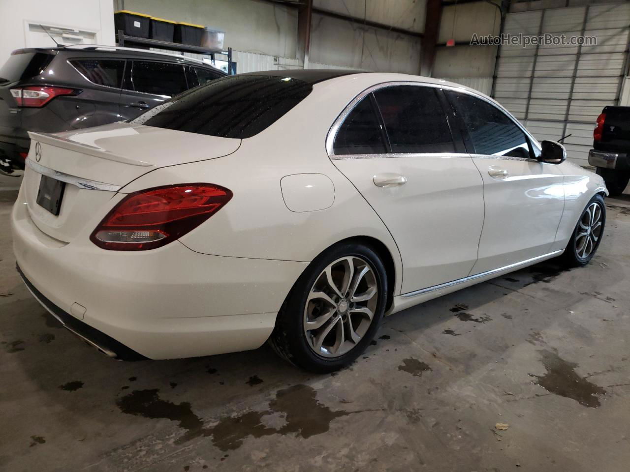 2015 Mercedes-benz C 300 White vin: 55SWF4JB1FU069868