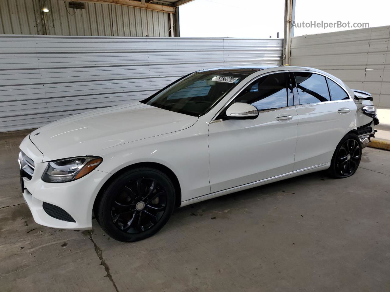 2015 Mercedes-benz C 300 White vin: 55SWF4JB1FU091241