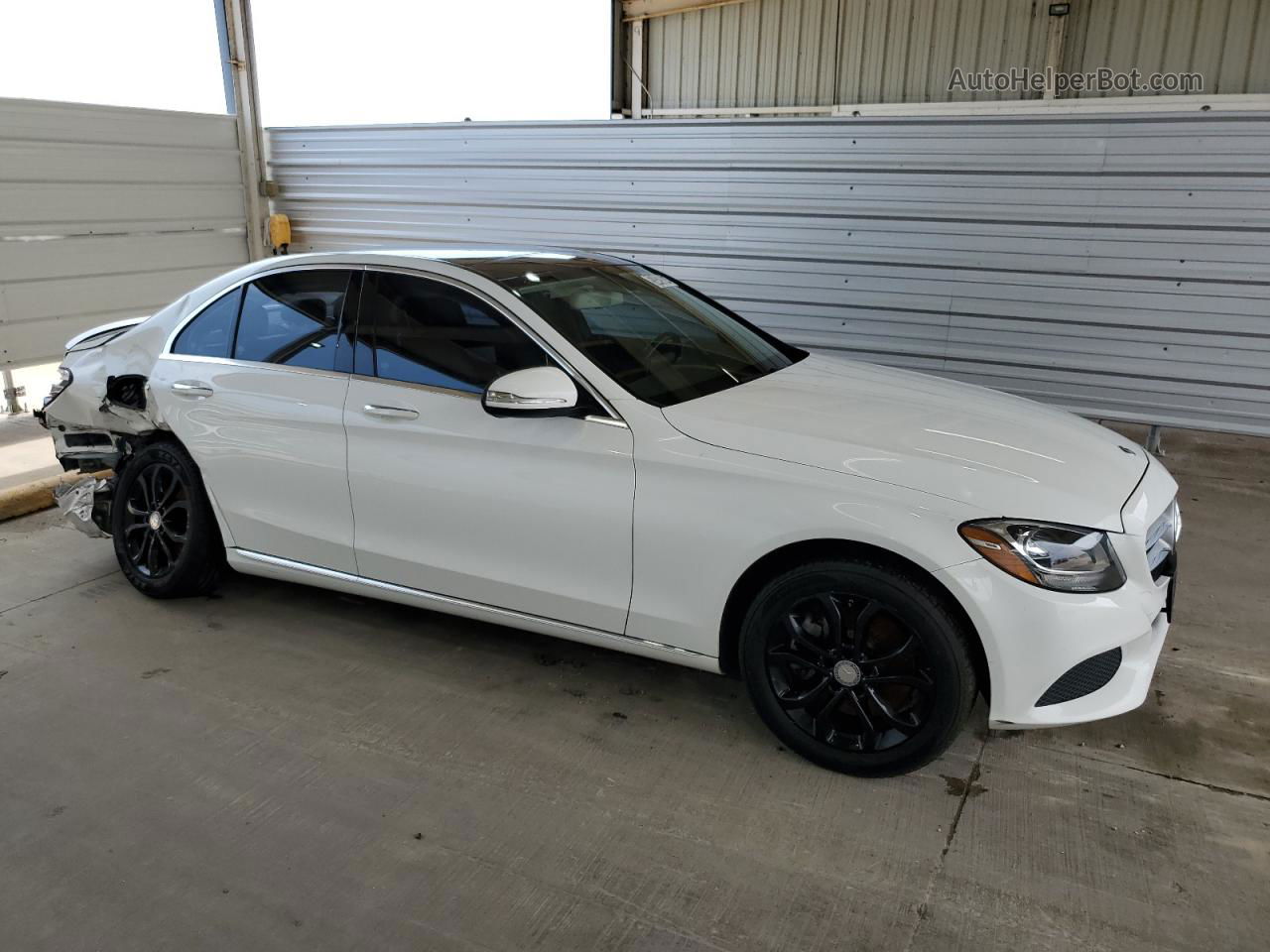 2015 Mercedes-benz C 300 White vin: 55SWF4JB1FU091241