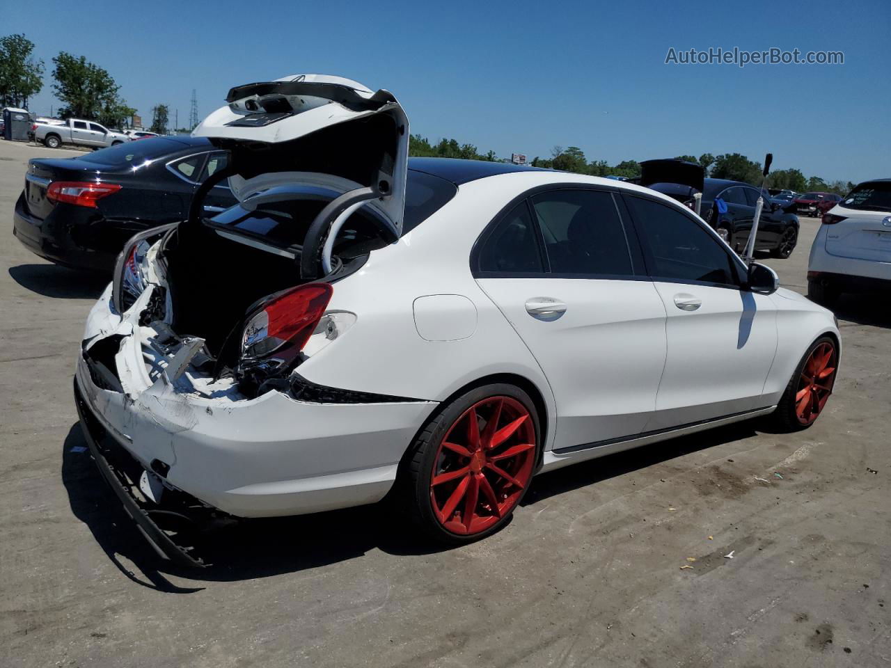 2015 Mercedes-benz C 300 White vin: 55SWF4JB1FU091904