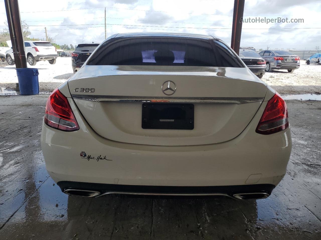 2015 Mercedes-benz C 300 White vin: 55SWF4JB2FU049368