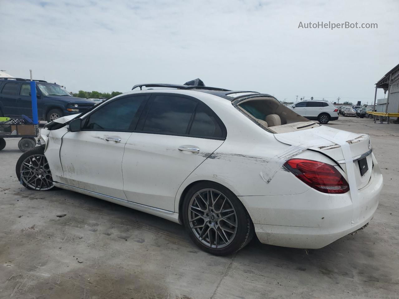 2015 Mercedes-benz C 300 Белый vin: 55SWF4JB2FU075856