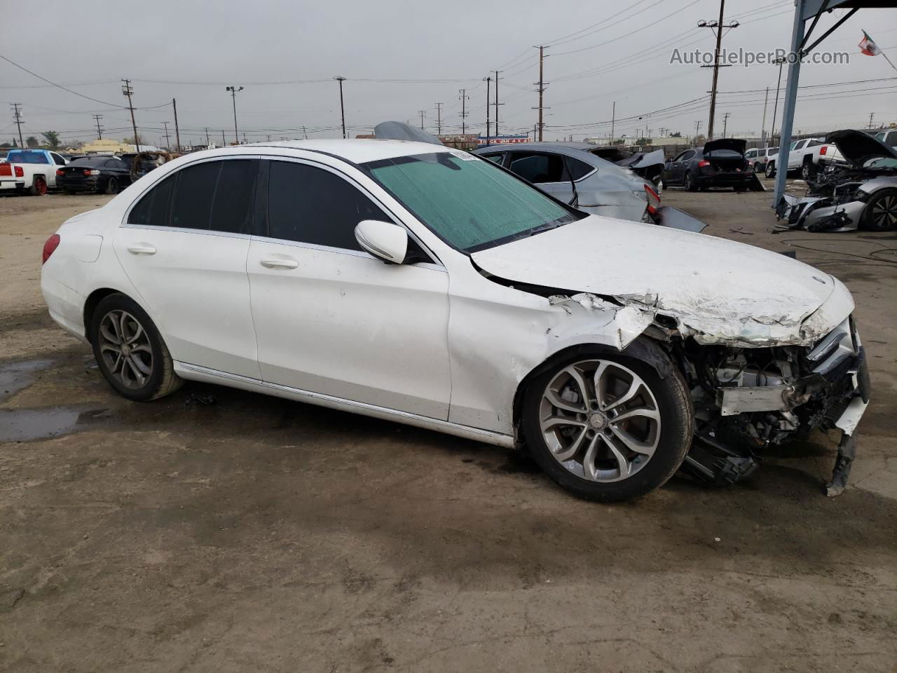 2015 Mercedes-benz C 300 White vin: 55SWF4JB4FU050165