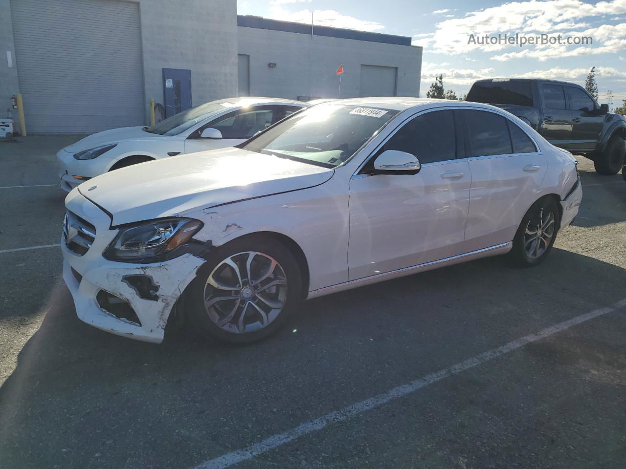 2015 Mercedes-benz C 300 Белый vin: 55SWF4JB5FU095325