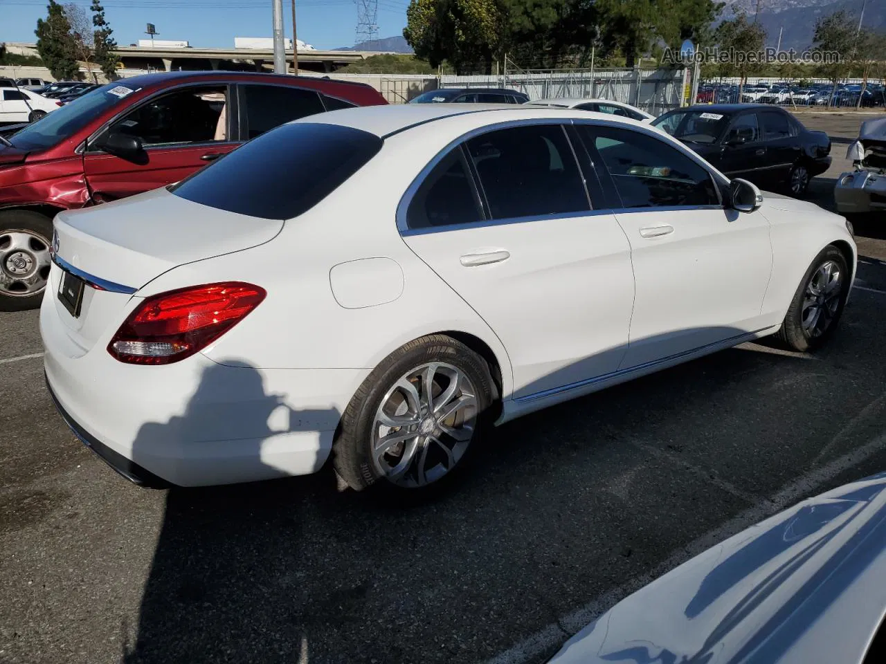 2015 Mercedes-benz C 300 Белый vin: 55SWF4JB5FU095325