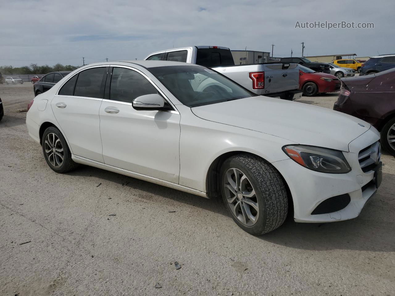 2015 Mercedes-benz C 300 White vin: 55SWF4JB7FU043985