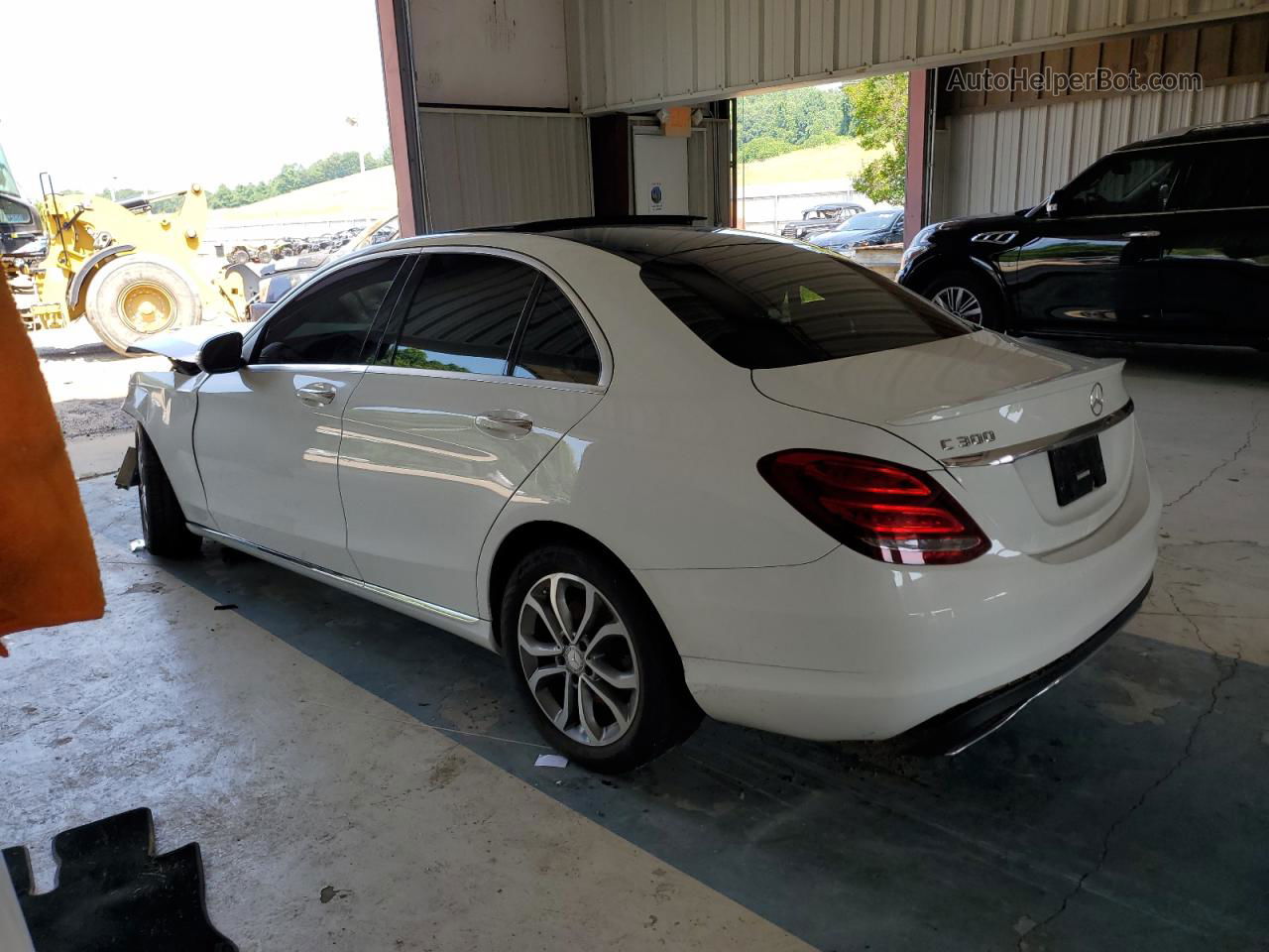 2015 Mercedes-benz C 300 White vin: 55SWF4JB7FU073939