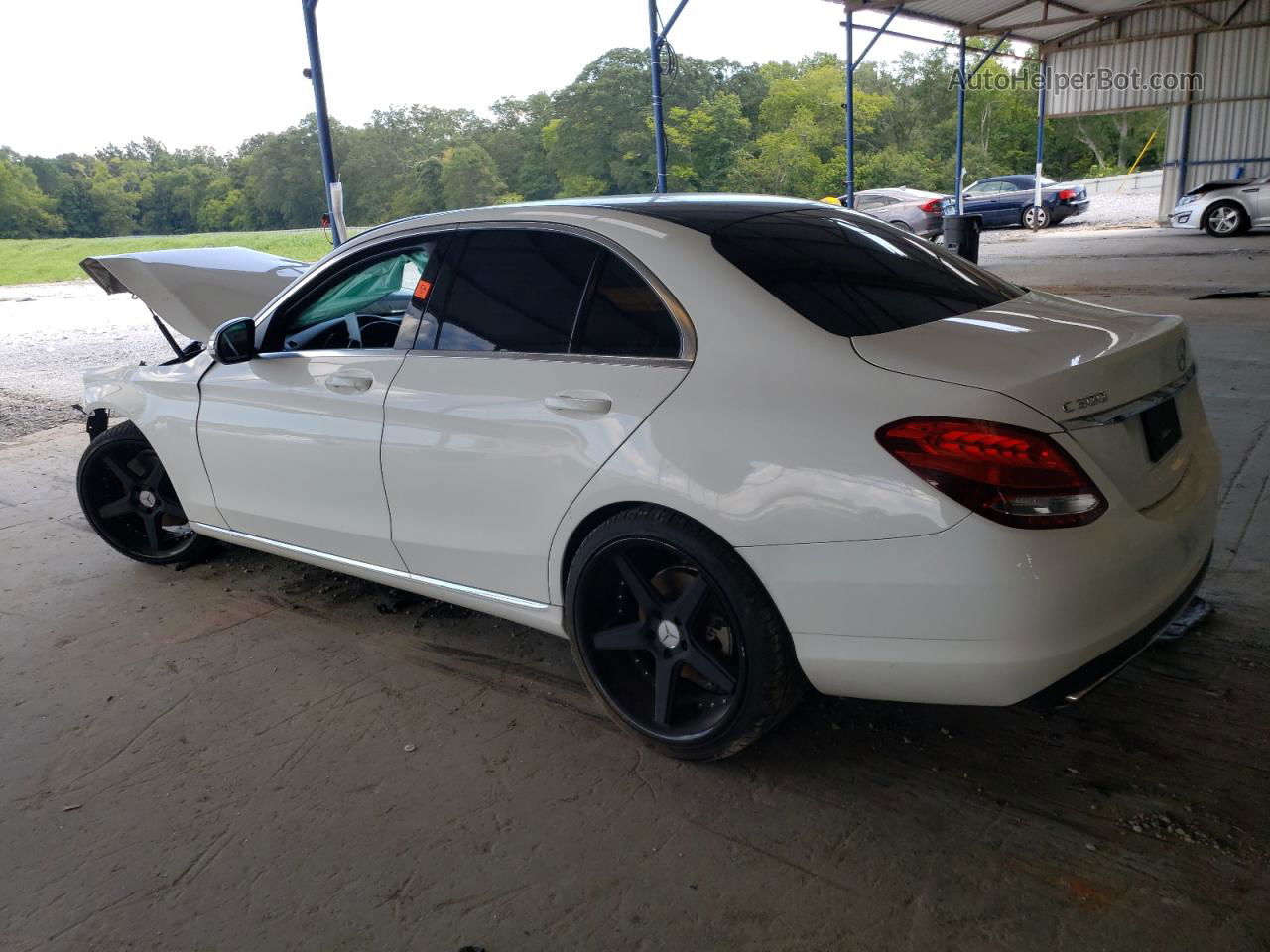 2015 Mercedes-benz C 300 Белый vin: 55SWF4JB7FU082866