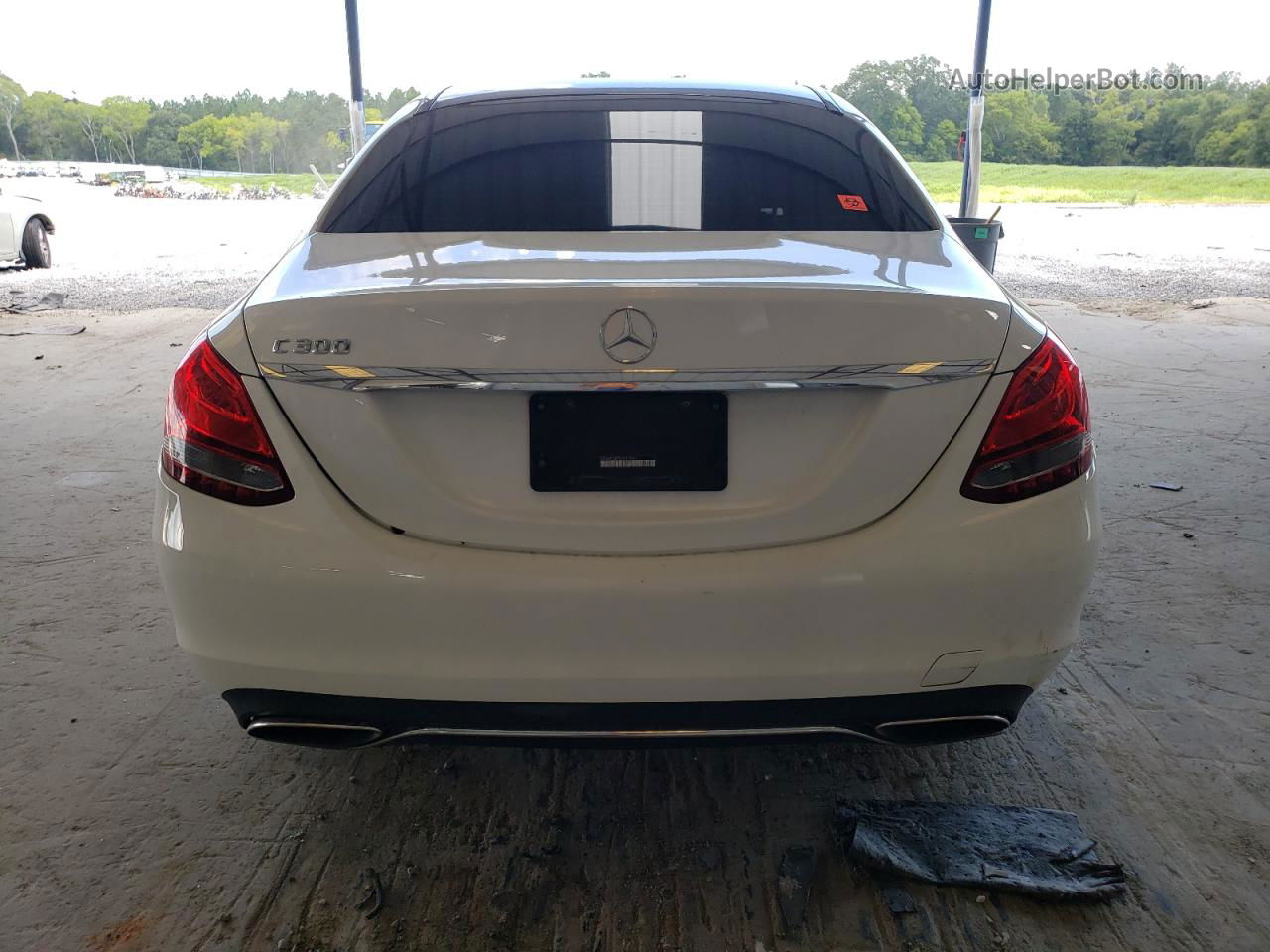 2015 Mercedes-benz C 300 White vin: 55SWF4JB7FU082866