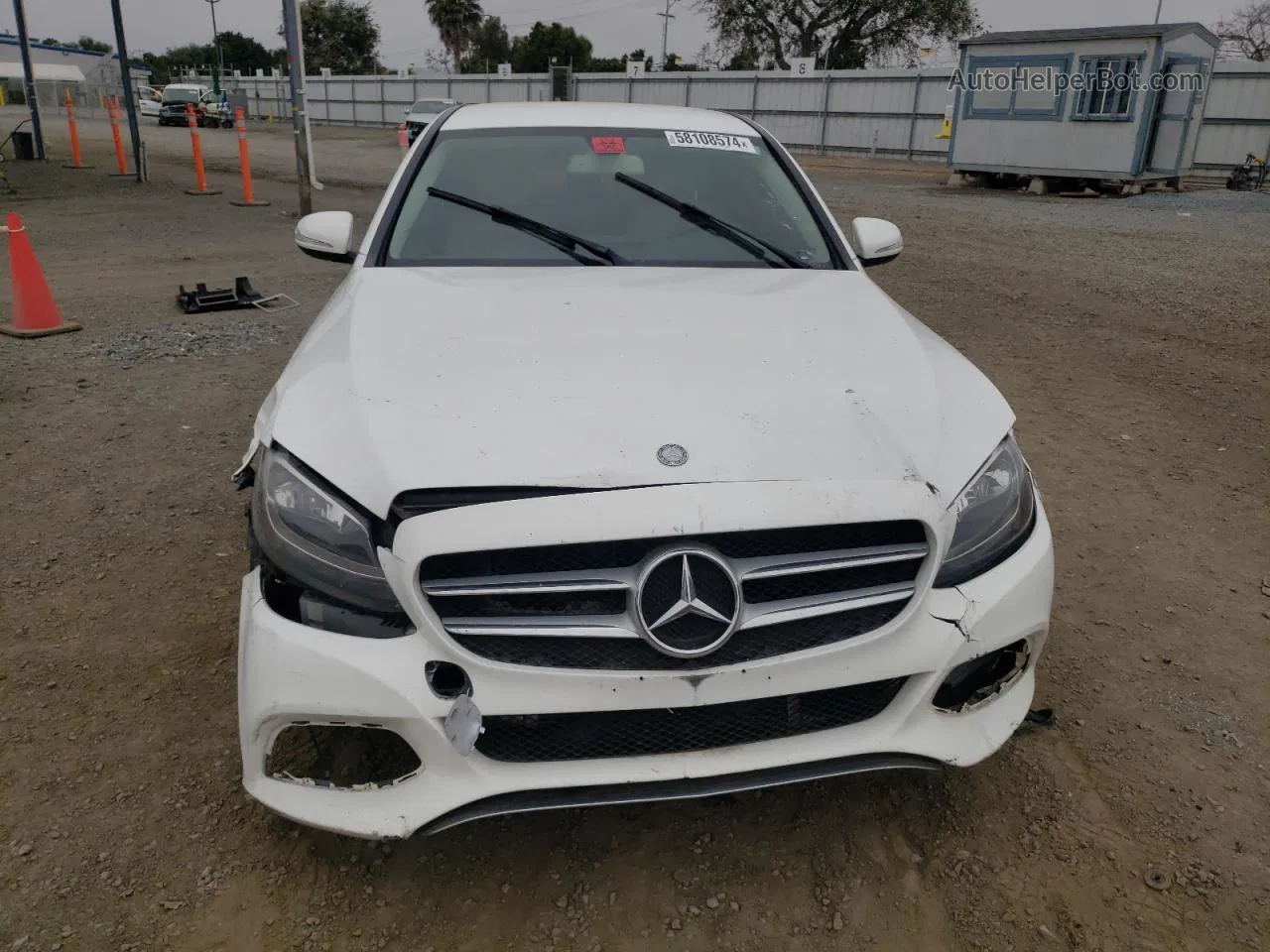 2015 Mercedes-benz C 300 White vin: 55SWF4JBXFU044712