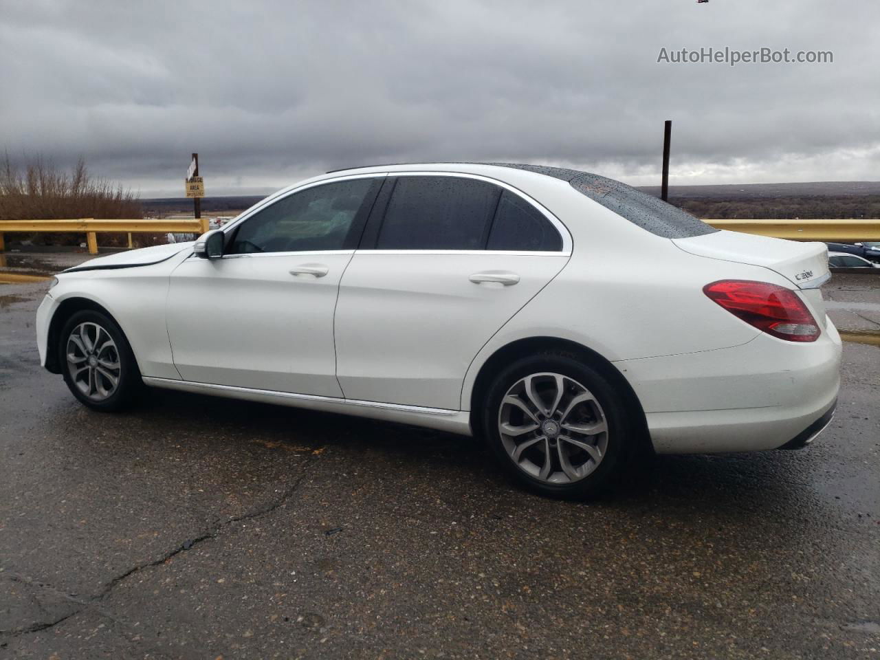 2015 Mercedes-benz C 300 Белый vin: 55SWF4JBXFU048632