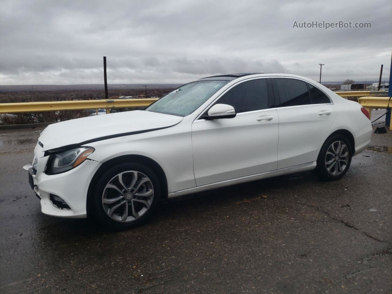 2015 Mercedes-benz C 300 Белый vin: 55SWF4JBXFU048632