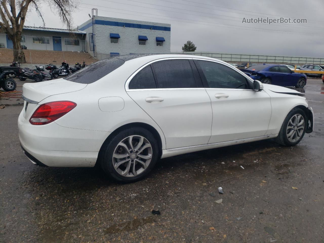 2015 Mercedes-benz C 300 White vin: 55SWF4JBXFU048632