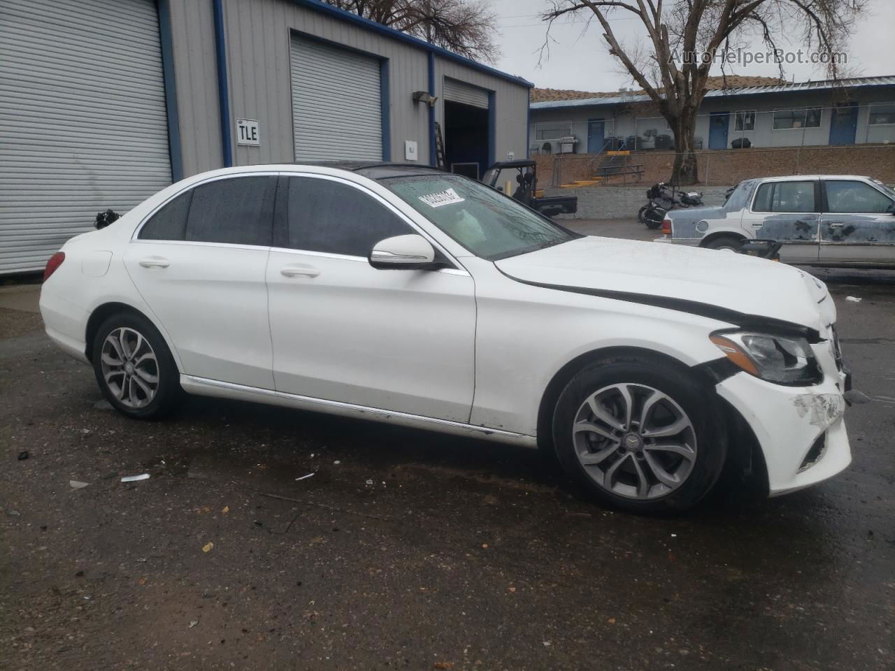 2015 Mercedes-benz C 300 Белый vin: 55SWF4JBXFU048632