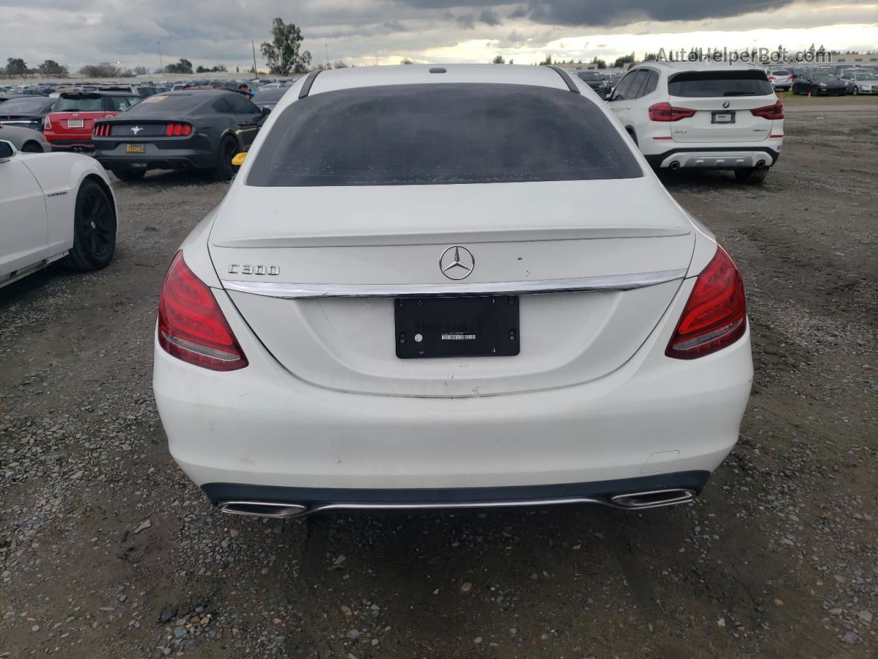 2015 Mercedes-benz C 300 White vin: 55SWF4JBXFU083980